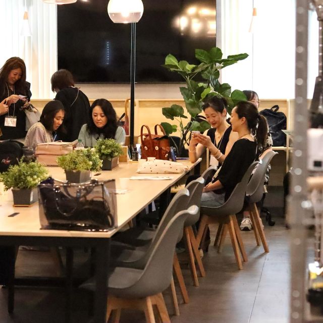 .
イベントでのご利用、誠にありがとうございました🎪

7/11(木)にゆる原マルシェ(@yuruhara.marche)さんにて、『体験型異業種交流会』が開催されました❕

シンプルな交流に留まらず、キッチンスタジオで試食体験やソーイングスタジオでアンブレラマーカー作りなど、 普段とは一味違う空間で交流を深めていただきました。

とてもエネルギッシュで素敵な空間でした❕✨

#杜の都ものづくり大学 
#せんだいイベント
#ゆる原マルシェ
#女性支援団体ゆるっとおしゃべり原っぱ
#仙台レンタルスペース